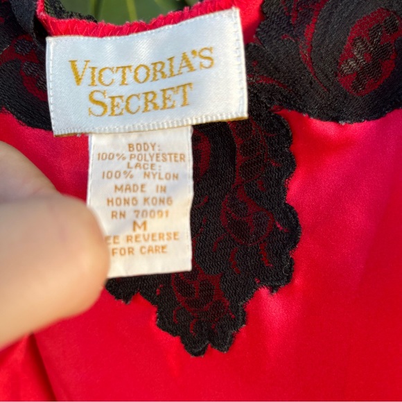 Vintage Victoria’s Secret gold label lace slip - Picture 3 of 6